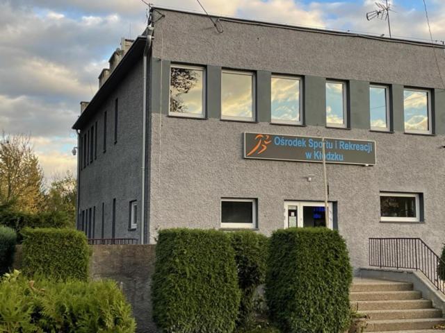 Hotel Dom Wycieczkowy "Na Stadionie" Kłodzko Exterior foto